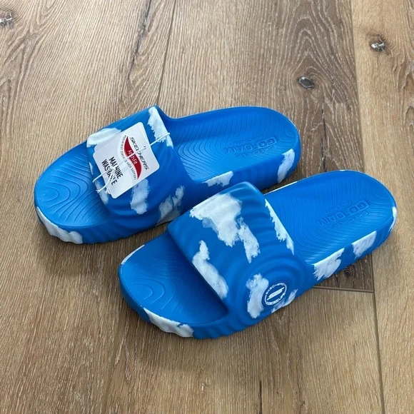 NEW IN BOX - Skechers Blue and White GO FOAM Arch Fit Craze Slide Sandals - Picture 1 of 6